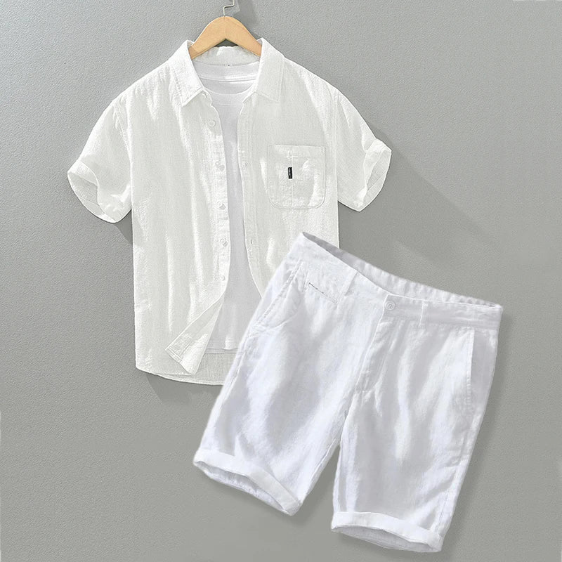 Completo estivo casual traspirante con pantaloncini e camicia a maniche corte per uomo