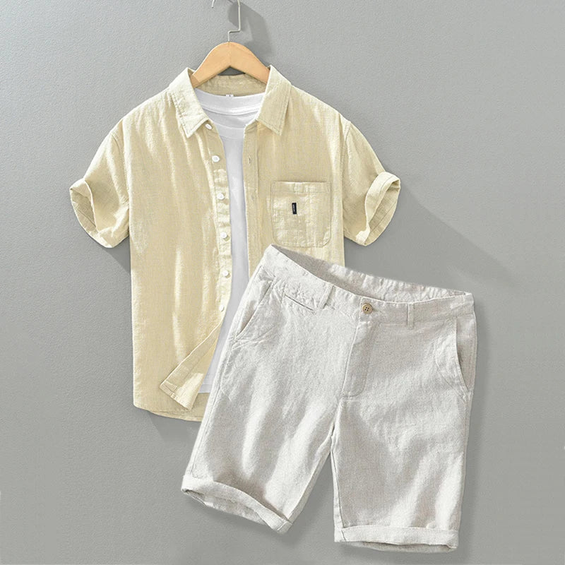 Completo estivo casual traspirante con pantaloncini e camicia a maniche corte per uomo