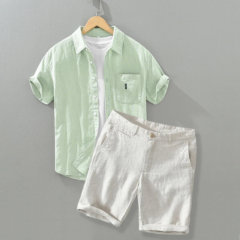 Completo estivo casual traspirante con pantaloncini e camicia a maniche corte per uomo