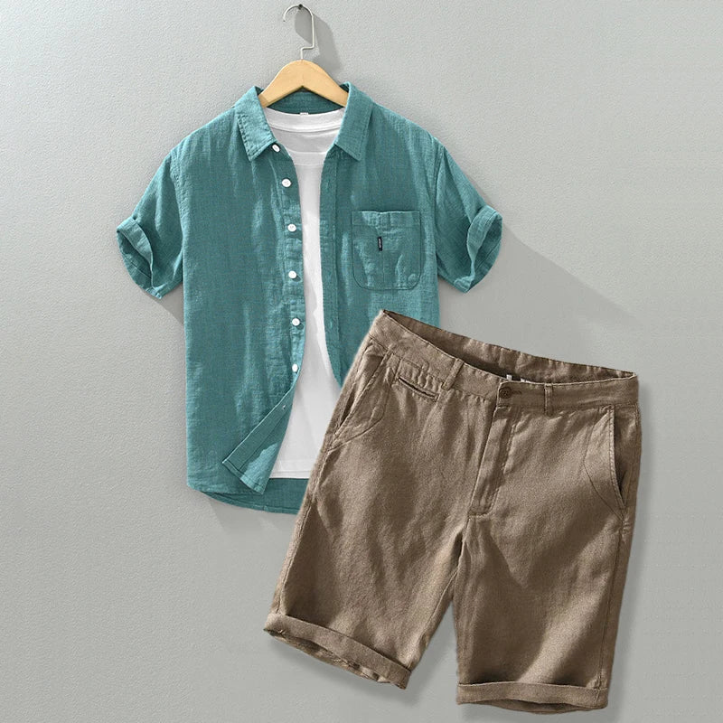 Completo estivo casual traspirante con pantaloncini e camicia a maniche corte per uomo