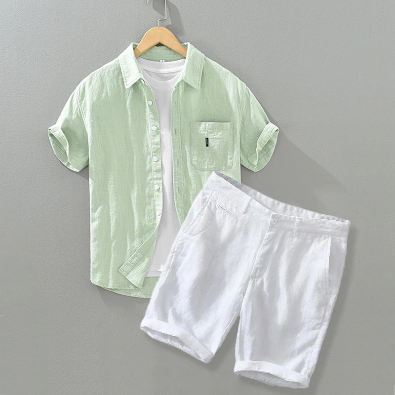 Completo estivo casual traspirante con pantaloncini e camicia a maniche corte per uomo