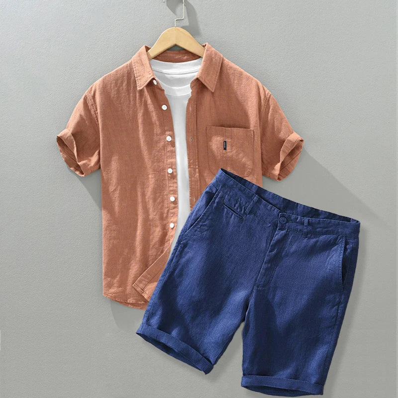 Completo estivo casual traspirante con pantaloncini e camicia a maniche corte per uomo