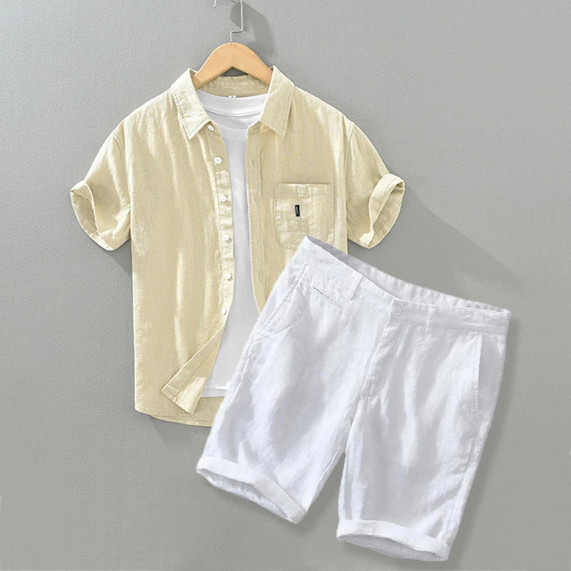 Completo estivo casual traspirante con pantaloncini e camicia a maniche corte per uomo