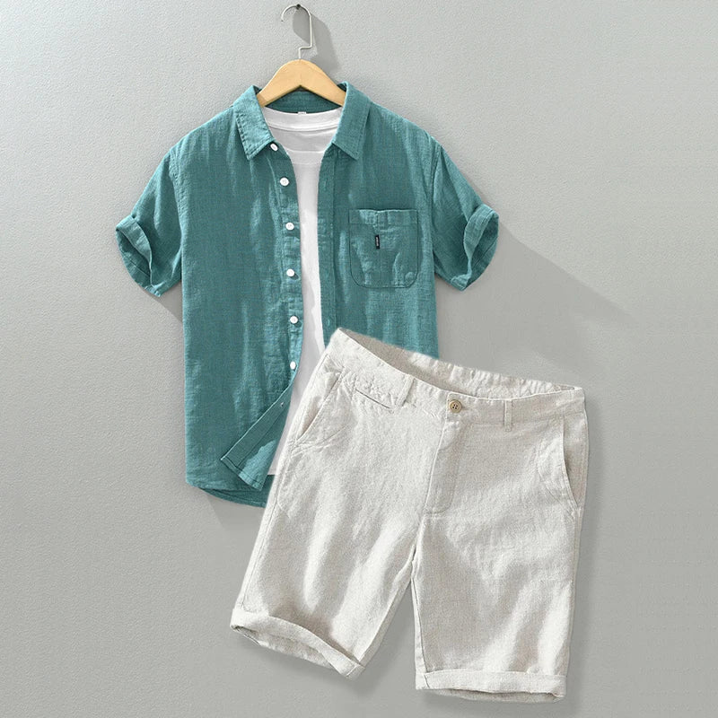 Completo estivo casual traspirante con pantaloncini e camicia a maniche corte per uomo