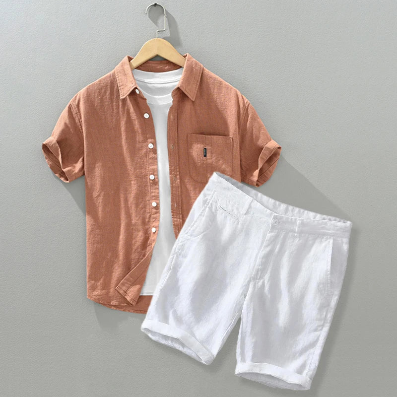 Completo estivo casual traspirante con pantaloncini e camicia a maniche corte per uomo