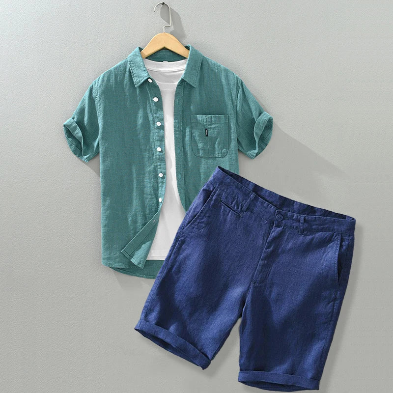 Completo estivo casual traspirante con pantaloncini e camicia a maniche corte per uomo