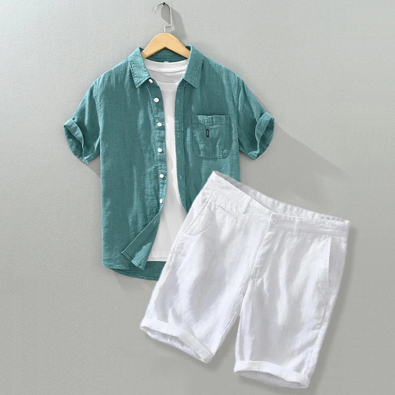 Completo estivo casual traspirante con pantaloncini e camicia a maniche corte per uomo