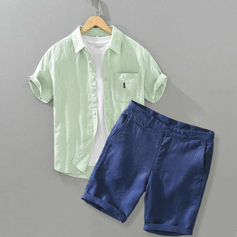 Completo estivo casual traspirante con pantaloncini e camicia a maniche corte per uomo