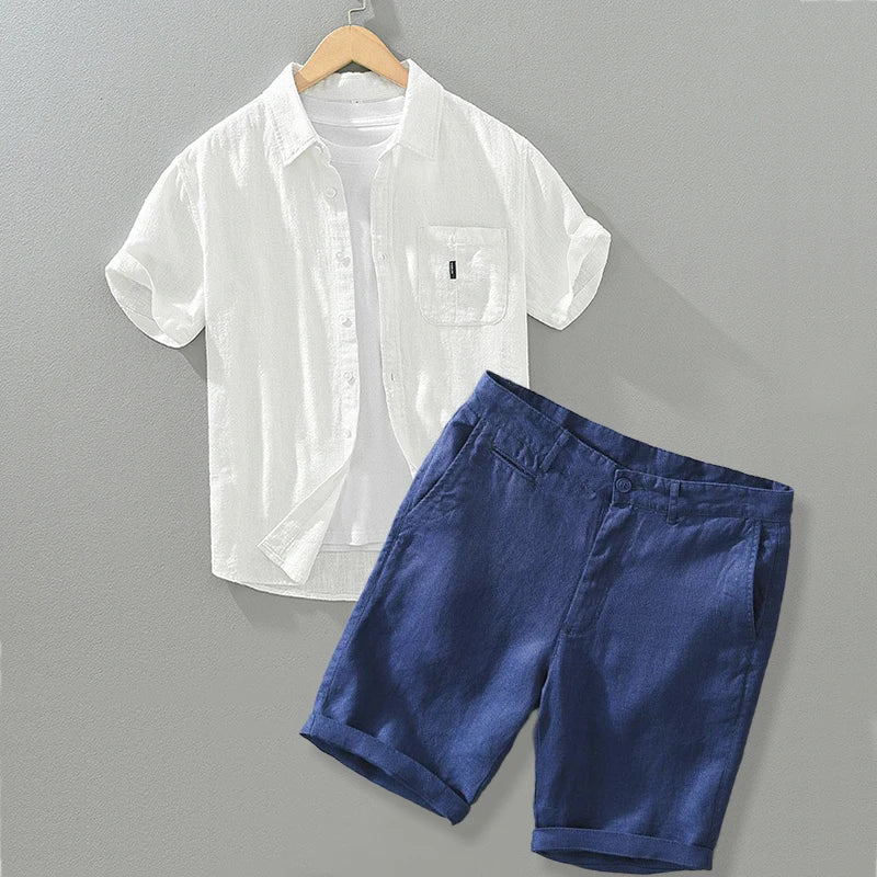 Completo estivo casual traspirante con pantaloncini e camicia a maniche corte per uomo