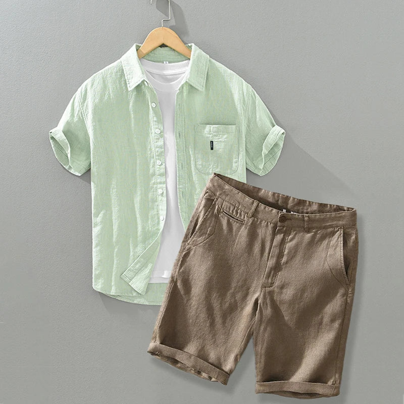 Completo estivo casual traspirante con pantaloncini e camicia a maniche corte per uomo