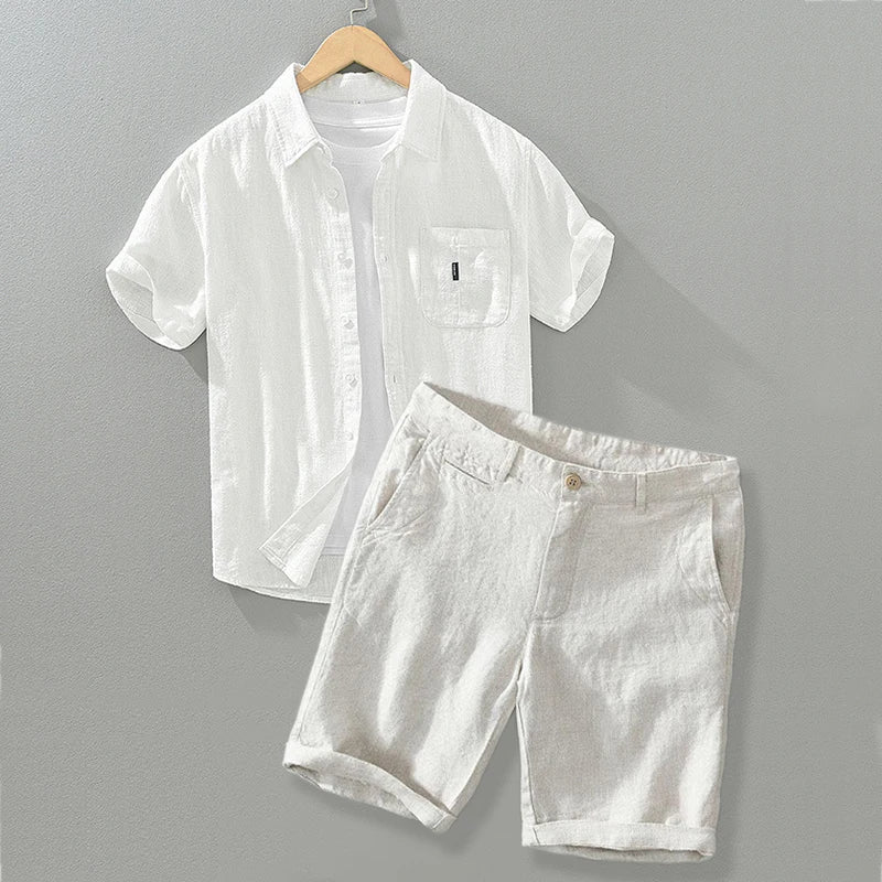 Completo estivo casual traspirante con pantaloncini e camicia a maniche corte per uomo